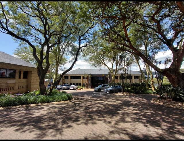 5,745M² OFFICE FOR SALE IN BRYANSTON